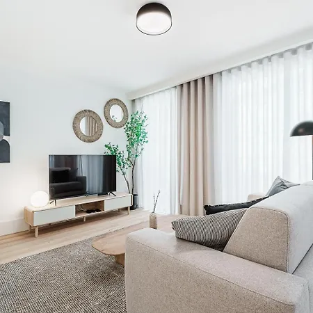 Apartamento Stylish Retreat In With Parking *