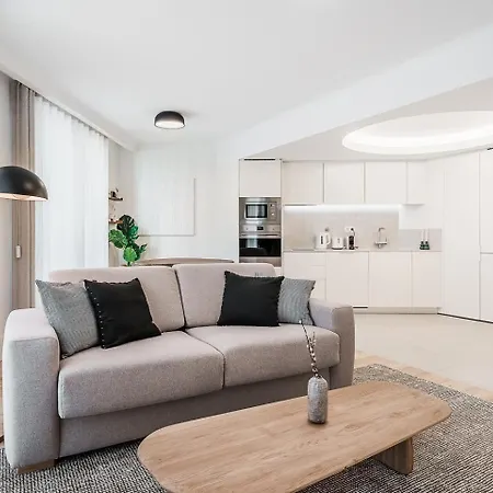 Stylish Retreat In With Parking Apartament *