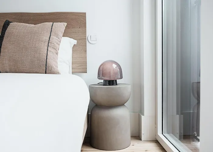 Apartament Stylish Retreat In With Parking