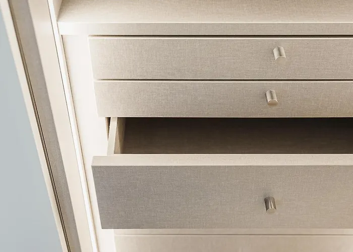 Apartament Stylish Retreat In With Parking