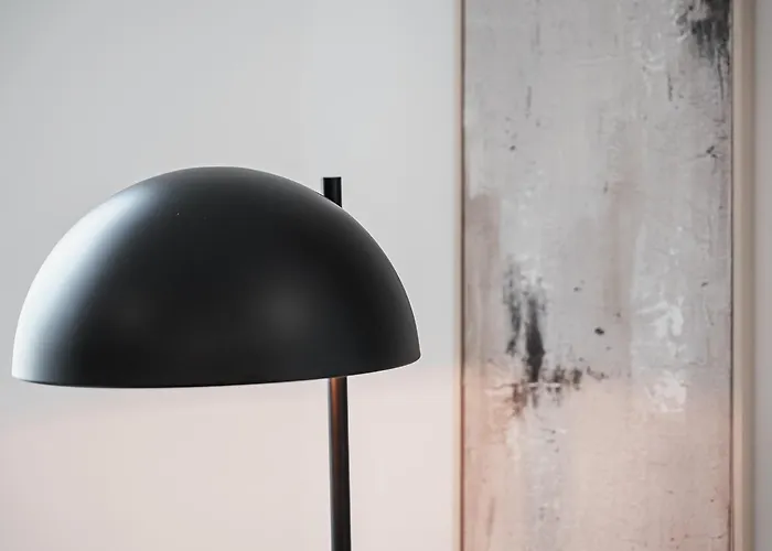 Stylish Retreat In With Parking Apartament *