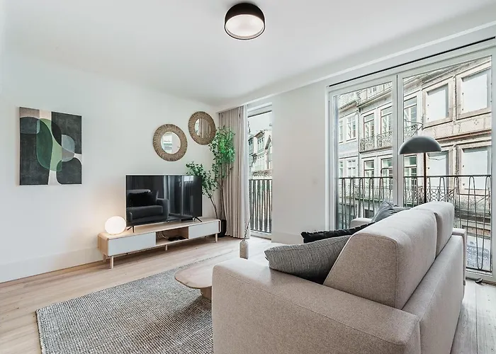 Stylish Retreat In With Parking Apartament