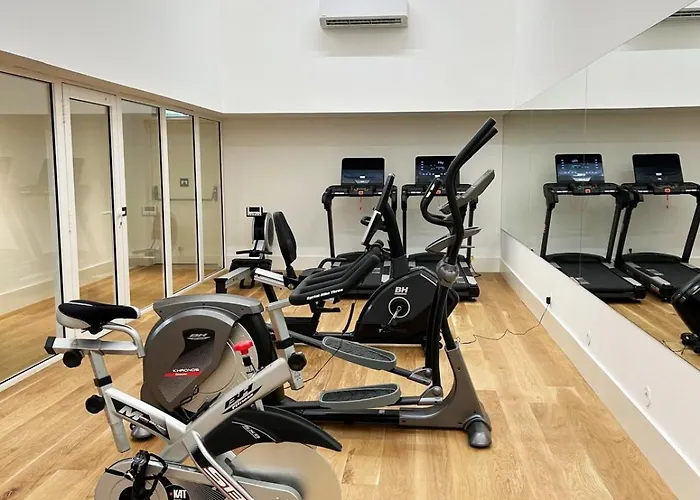 Stylish Retreat In With Parking Apartament