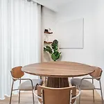 Daire Stylish Retreat In With Parking *