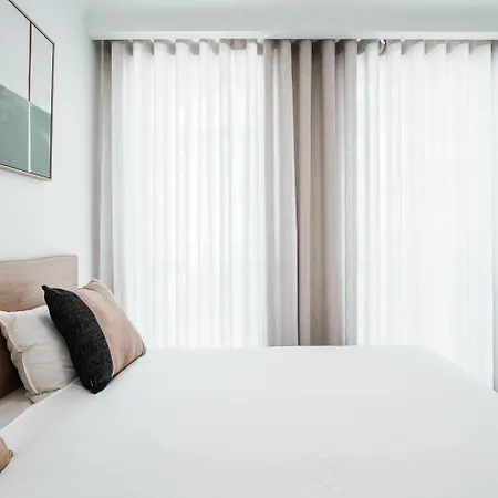 Stylish Retreat In With Parking Apartament *