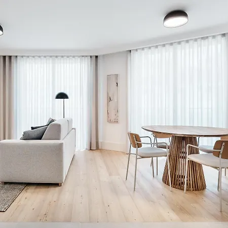 Stylish Retreat In With Parking Порту
