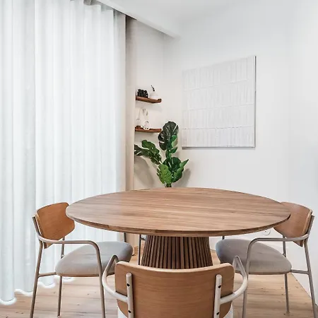 Apartamento Stylish Retreat In With Parking *