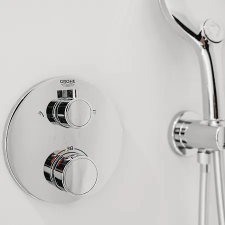 Апартаменты Stylish Retreat In With Parking