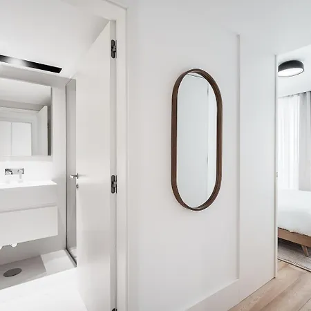 Stylish Retreat In With Parking Apartament