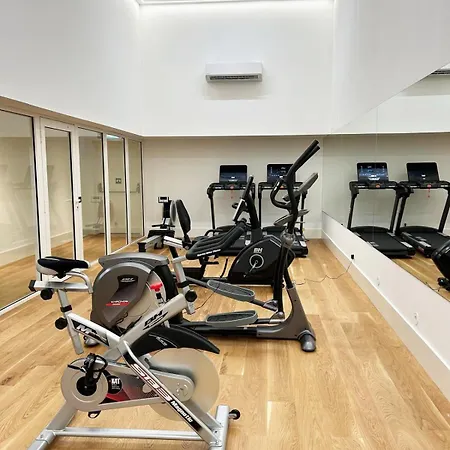 Stylish Retreat In With Parking Apartman