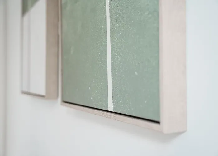 Stylish Retreat In With Parking