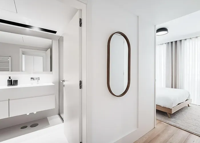 Stylish Retreat In With Parking Apartmán