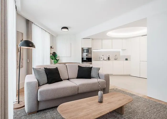 Stylish Retreat In With Parking Apartman *