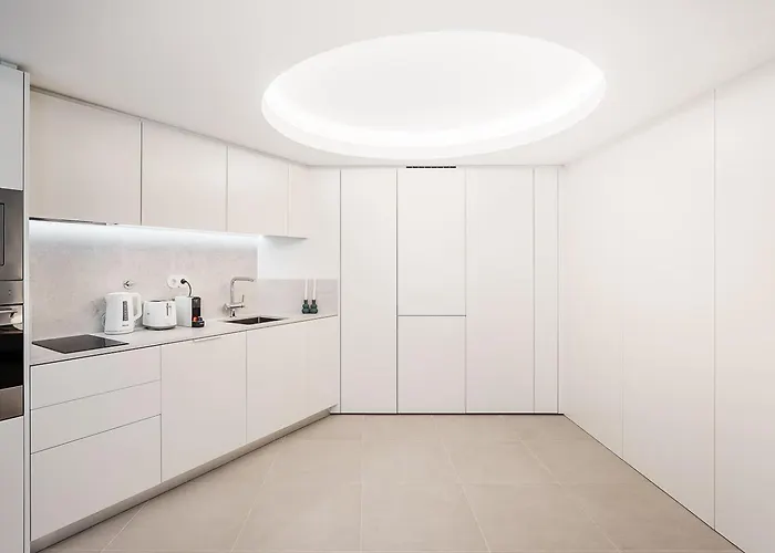 Stylish Retreat In With Parking *