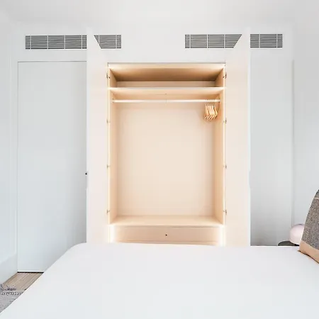 Daire Stylish Retreat In With Parking Porto