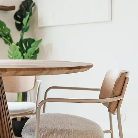 Stylish Retreat In With Parking Oporto