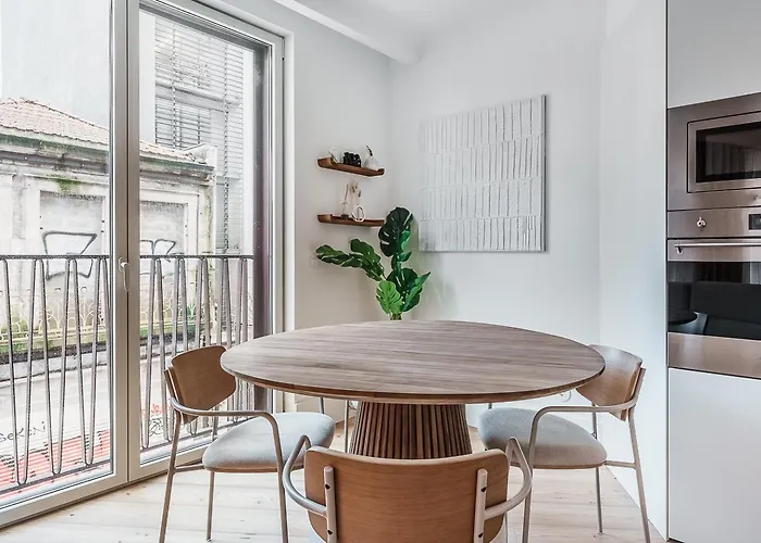 Stylish Retreat In With Parking Lejlighed