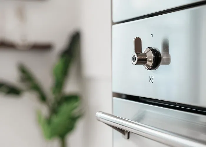 Stylish Retreat In With Parking Lejlighed *