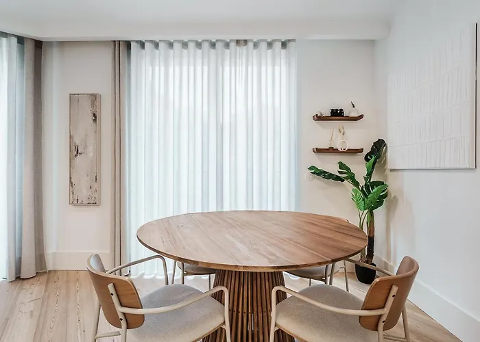 Lejlighed Stylish Retreat In With Parking