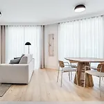 Stylish Retreat In With Parking Porto