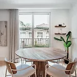 Apartamento Stylish Retreat In With Parking Porto