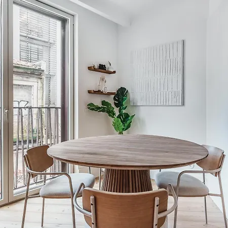 Stylish Retreat In With Parking Lejlighed