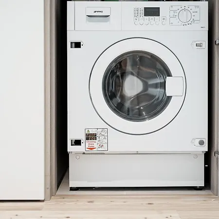 Stylish Retreat In With Parking