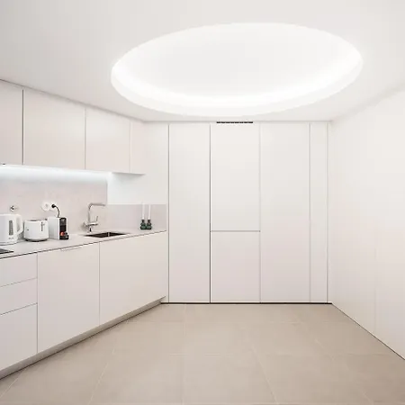 Stylish Retreat In With Parking *