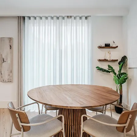 Lejlighed Stylish Retreat In With Parking